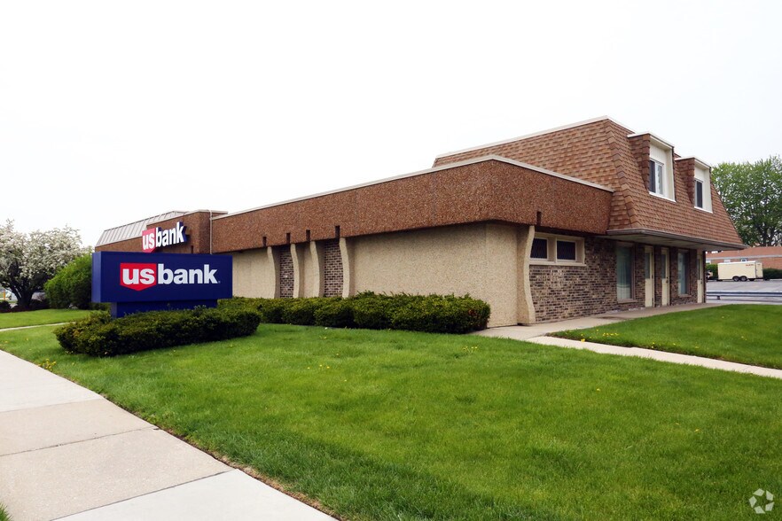 More Photos Of 12004 S Pulaski Rd, Alsip General Retail For Sale