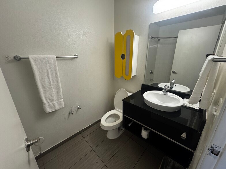 More Photos Of 975 E 6600 S, Salt Lake City Hotel For Sale