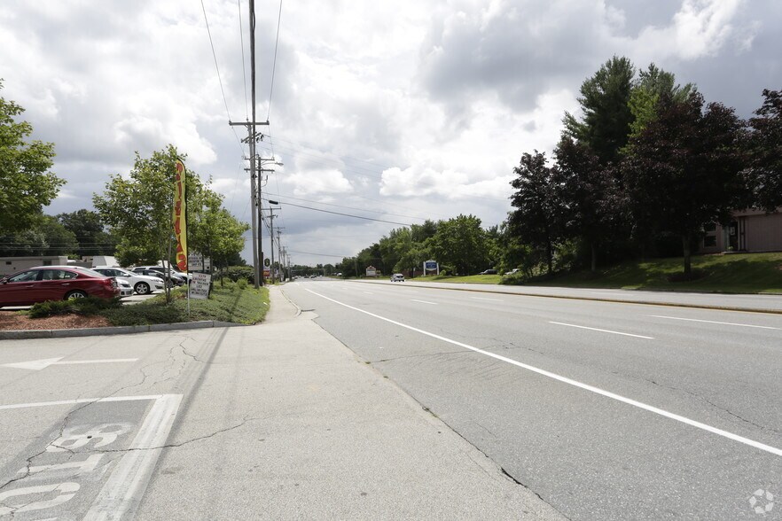 More Photos Of 449 Amherst St, Nashua Unknown For Lease