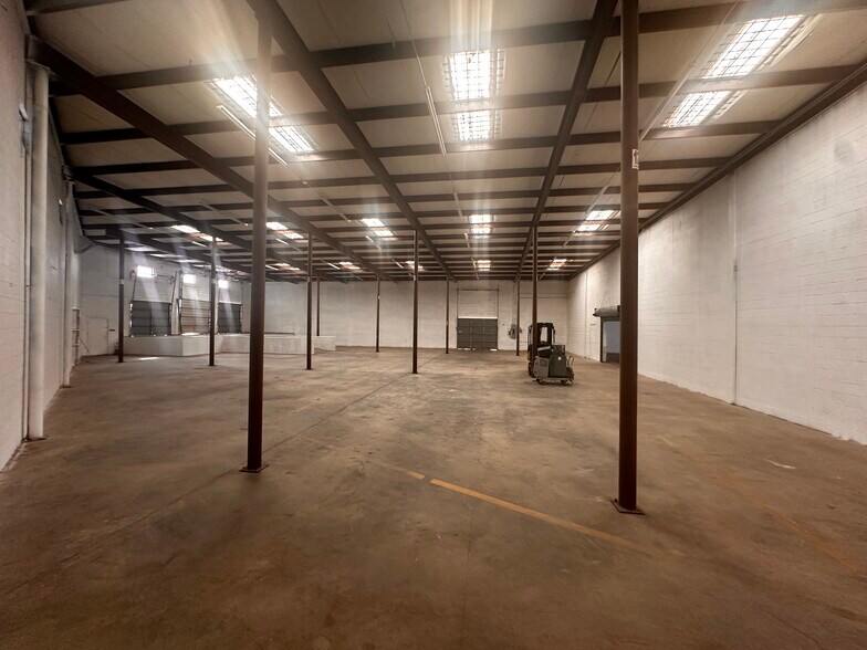 More Photos Of 2401 Alameda Ave, El Paso Showroom For Sale