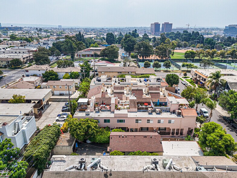 More Photos Of 1728 Granville Ave, Los Angeles Apartments For Sale