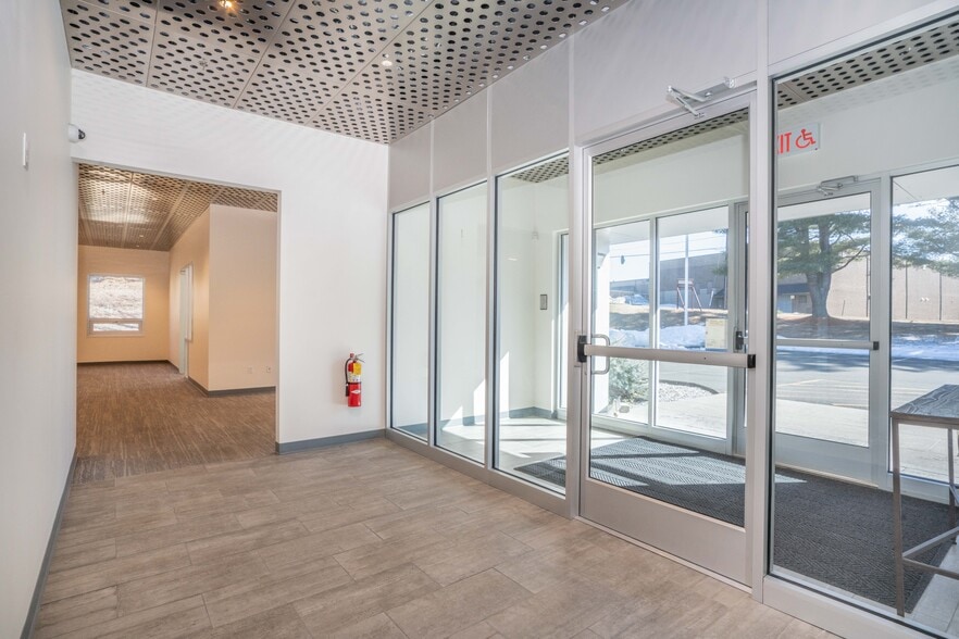 More Photos Of 6 Britton Dr, Bloomfield Warehouse For Lease