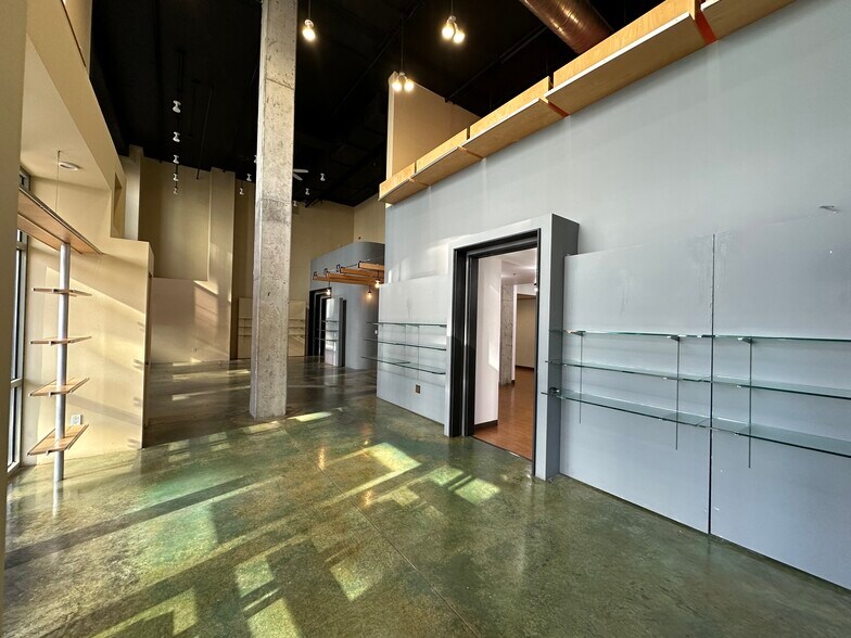 More Photos Of 4 S Linn St, Iowa City Office For Lease