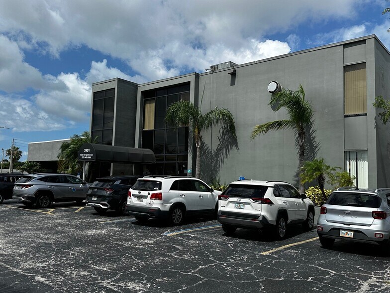 Primary Photo Of 3901 66th St N, Saint Petersburg Medical For Lease