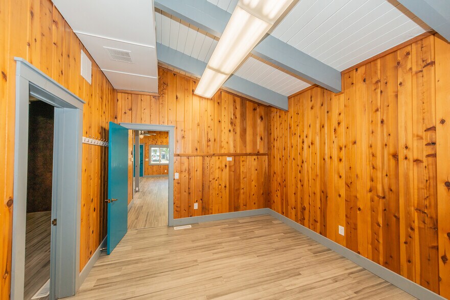 More Photos Of 30890 CA-3, Weaverville Office For Sale