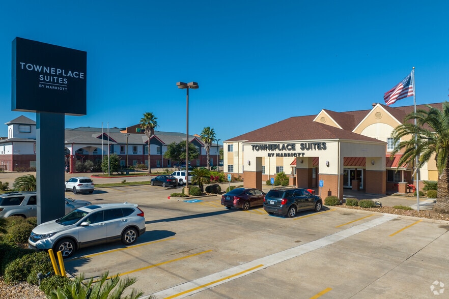 More Photos Of 1003 W Highway 332, Clute Hotel For Sale