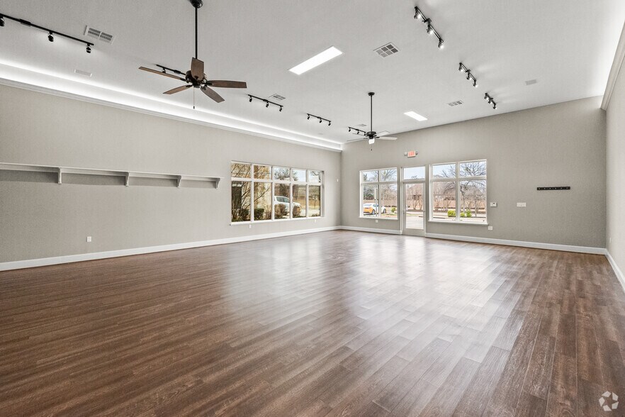 More Photos Of 8849 Davis Blvd, Keller Storefront Retail Office For Lease