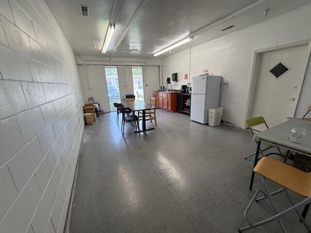 More Photos Of 1652 Ellen Rd, Benton Harbor Manufacturing For Lease