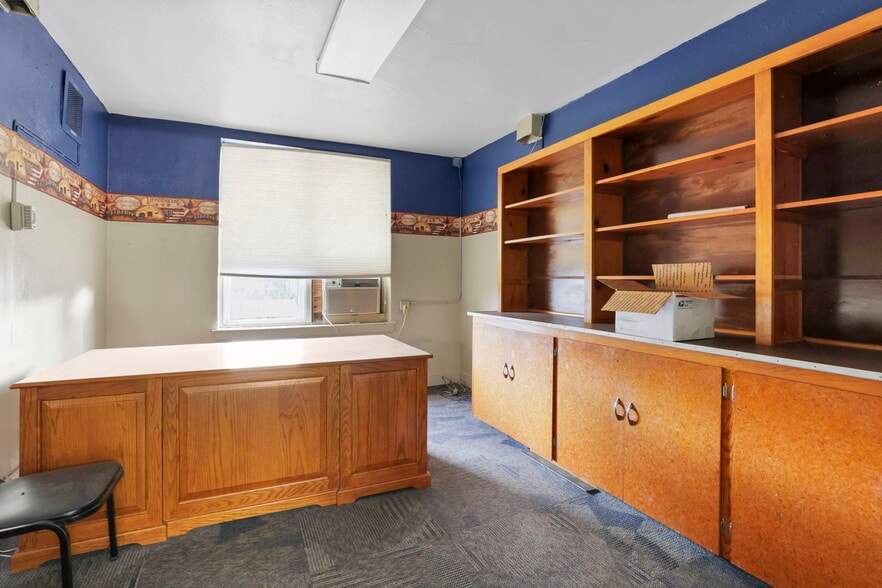 More Photos Of 300 E Auburn Ave, Springfield Office For Sale