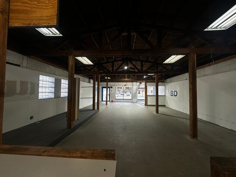 More Photos Of 438 Lake Ave, Saint James Storefront For Lease