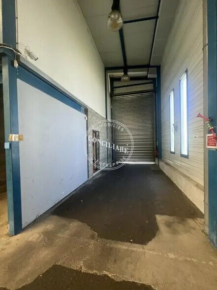 More Photos Of 10 Rue D'Apollo, L'Union Light Distribution For Lease