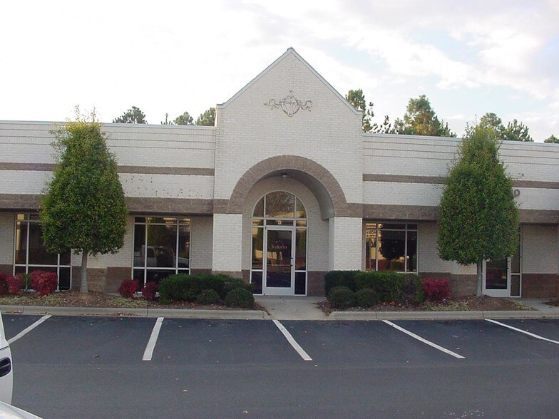 More Photos Of 16511 Northcross Dr, Huntersville Office For Lease