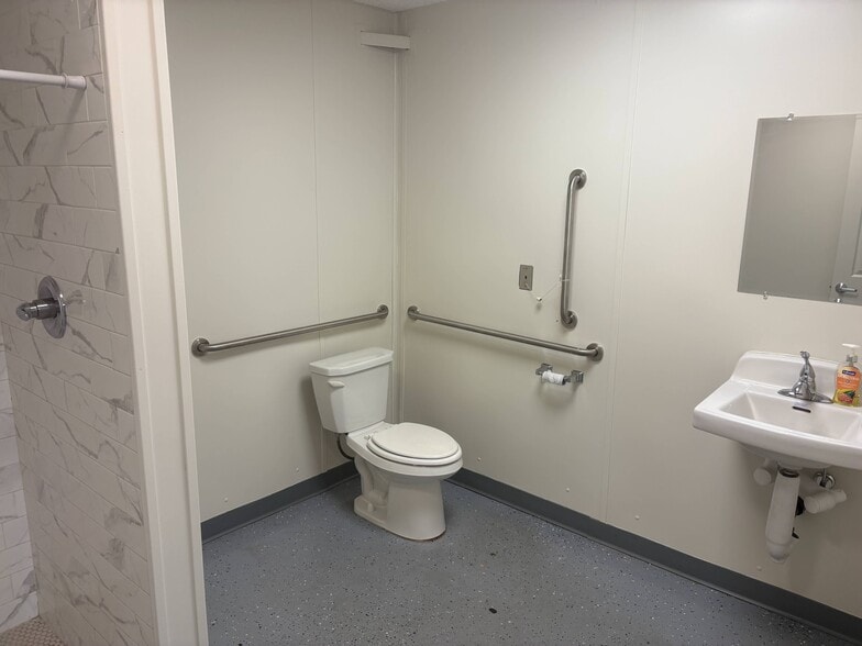 More Photos Of 324 Alumni Rd, Newington Warehouse For Lease