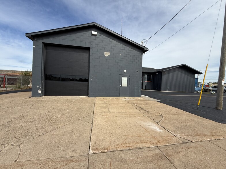 More Photos Of 2318 Ridge Rd, Eau Claire Warehouse For Lease