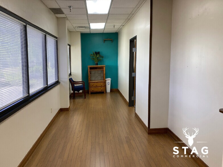 More Photos Of 3901 Airport Fwy, Bedford Office For Lease