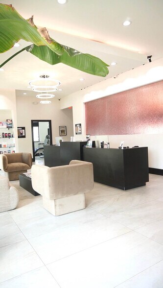 More Photos Of 5941 Forest Ln, Dallas Bank For Lease