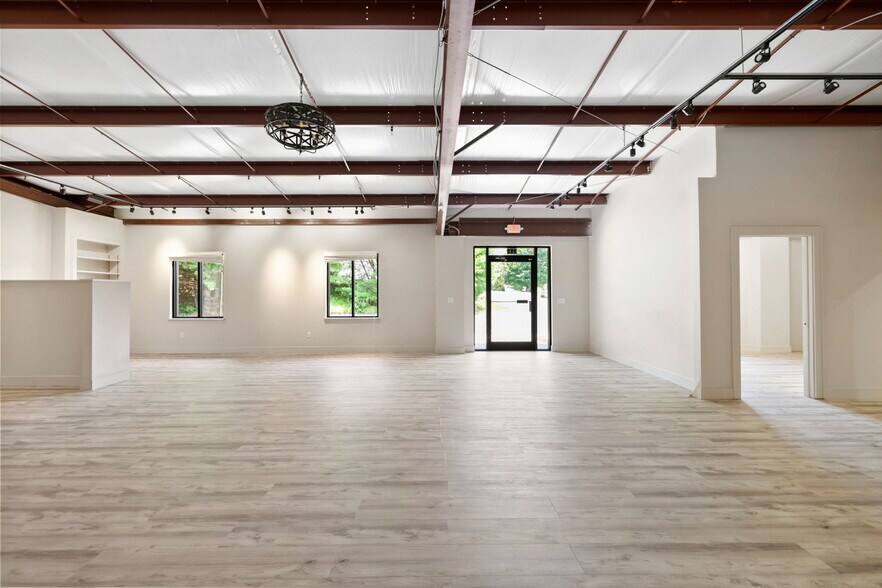 More Photos Of 110 Commercial Blvd, Flat Rock Manufacturing For Sale