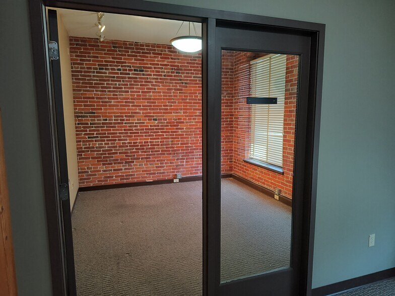 More Photos Of 170 S Lincoln St, Spokane Loft Creative Space For Lease