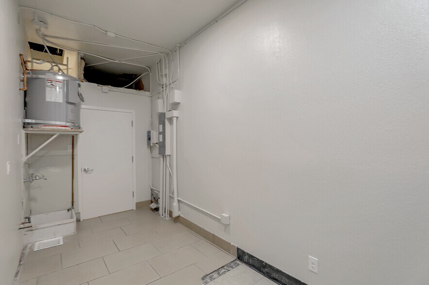 More Photos Of 190 Washington Blvd, Fremont Freestanding For Lease