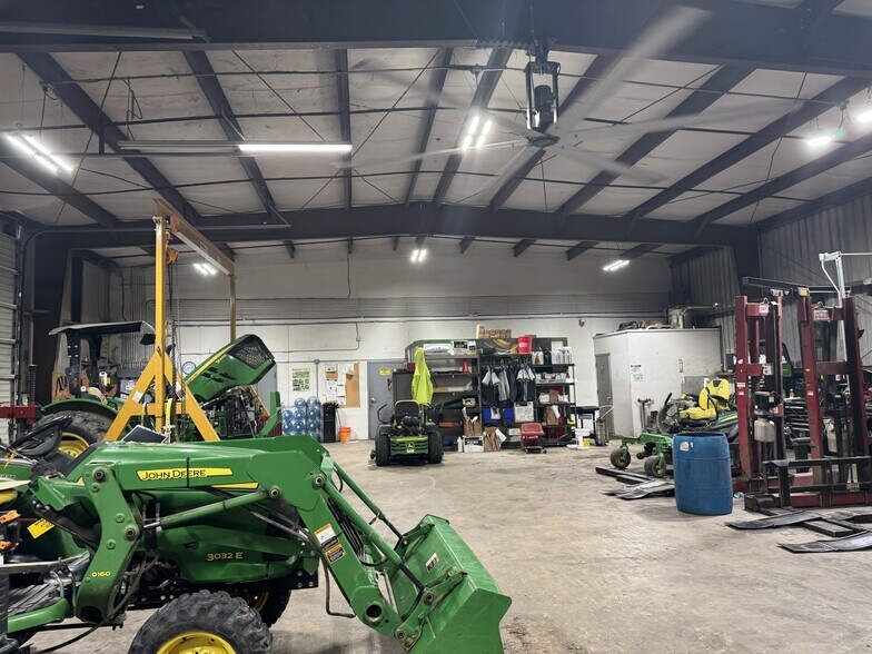 More Photos Of 12137 Airline Hwy, Baton Rouge Showroom For Lease