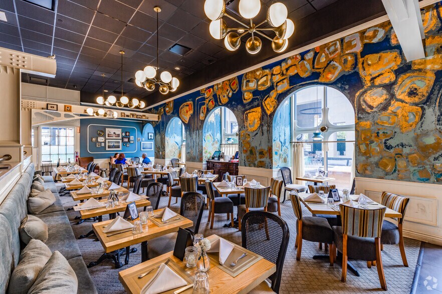 More Photos Of 390 N Orange Ave, Orlando Office For Lease