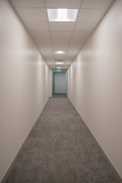 More Photos Of 1801 Wittington Pl, Farmers Branch Office For Lease