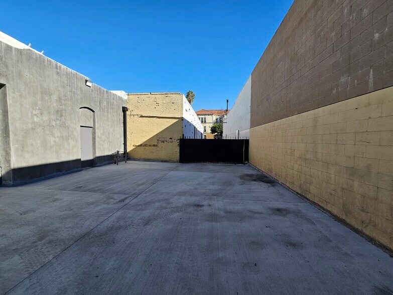 More Photos Of 1810 W Pico Blvd, Los Angeles Warehouse For Lease