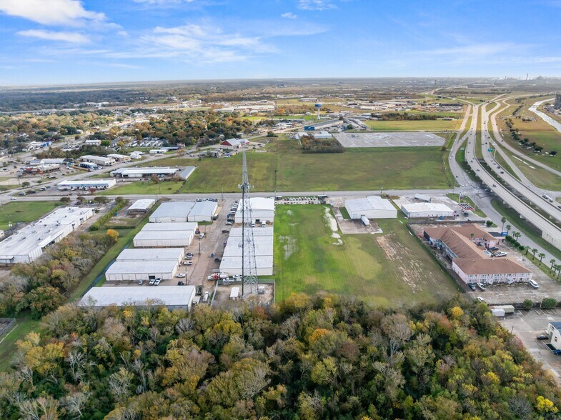 More Photos Of 734 S Main St, Clute Warehouse For Sale