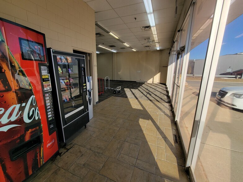 More Photos Of 3701 S Western Ave, Sioux Falls Warehouse For Lease