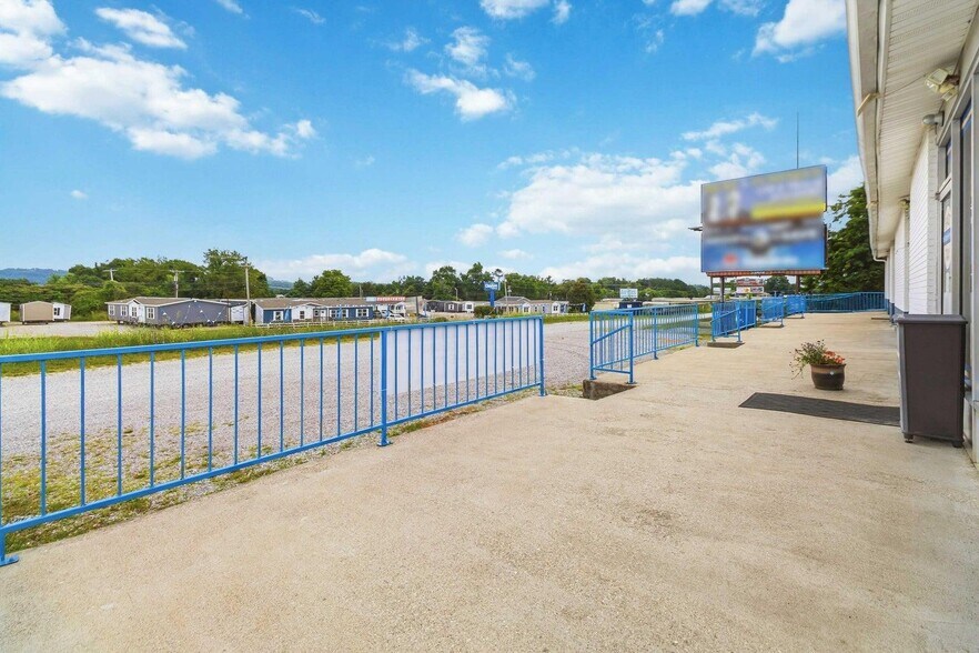 More Photos Of 4821 S Highway 27, Somerset Office For Sale