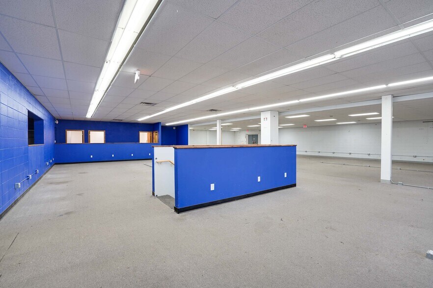 More Photos Of 195-209 Cottage Grove Rd, Madison Storefront For Lease