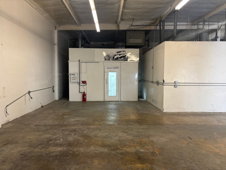 More Photos Of 515-517 W Imperial Hwy, La Habra Warehouse For Lease