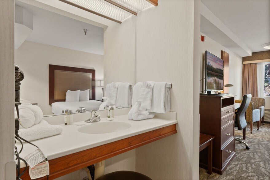 More Photos Of 3105 NW O. B. Riley Rd, Bend Hotel For Sale