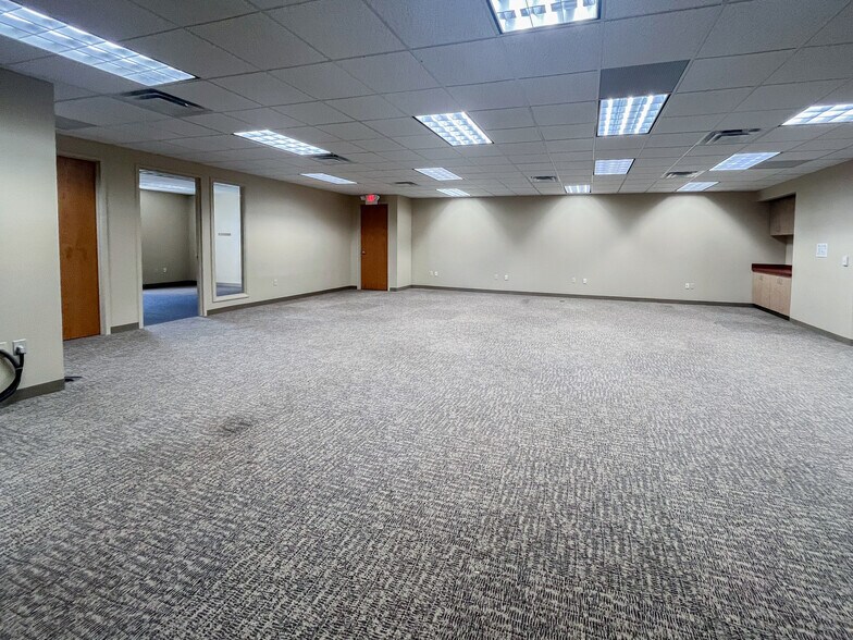 More Photos Of 4955 Steubenville Pike, Pittsburgh Office For Sale