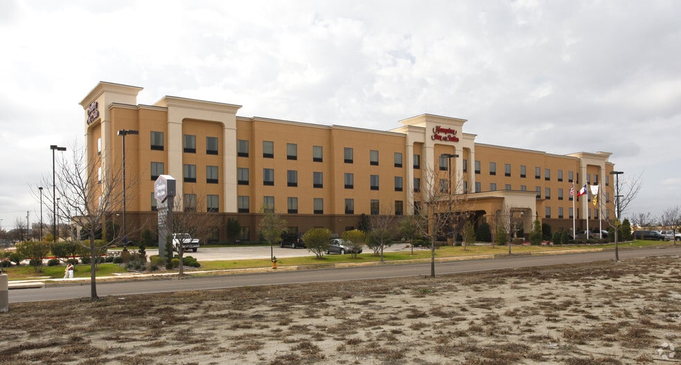 More Photos Of 2501 Marketplace Dr, Waco Hotel For Sale