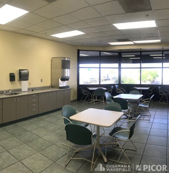 More Photos Of 3755 N Business Center Dr, Tucson Manufacturing For Lease