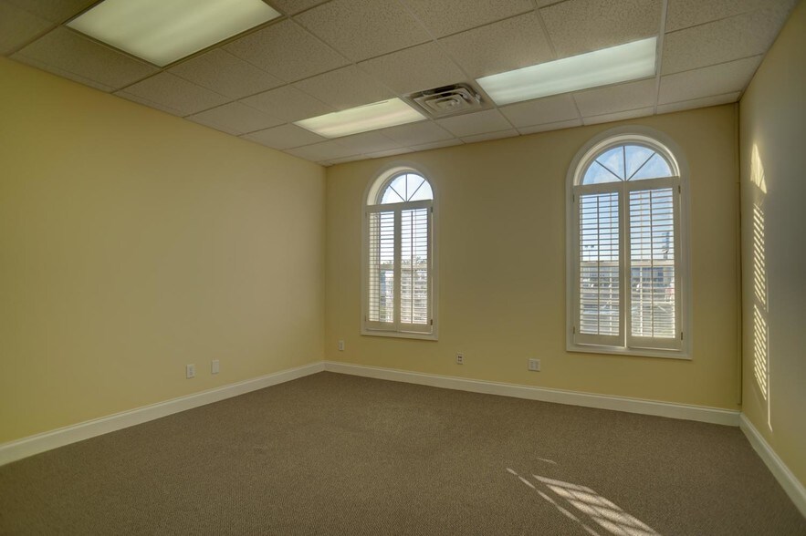 More Photos Of 100 Colony Park Dr, Cumming Bank For Lease