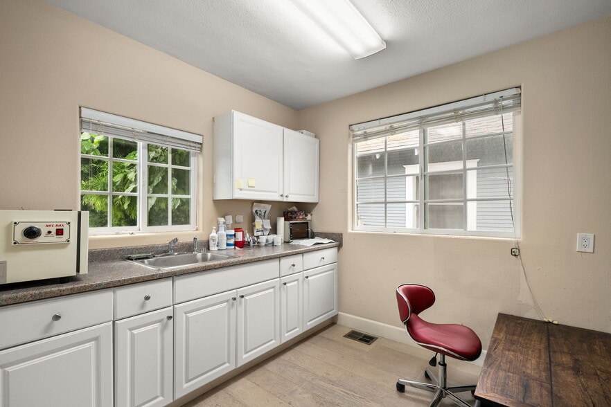 More Photos Of 607 N Anaheim Blvd, Anaheim Office For Sale
