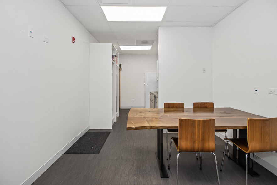 More Photos Of 2300 Chestnut Ave, Glenview Apartments For Sale