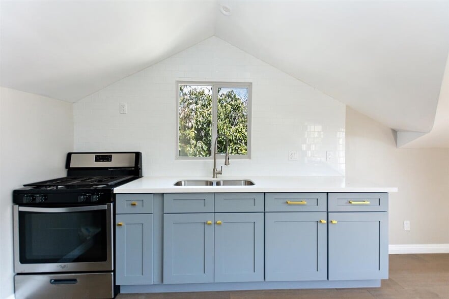 More Photos Of 1703 S Burlington Ave, Los Angeles Apartments For Sale