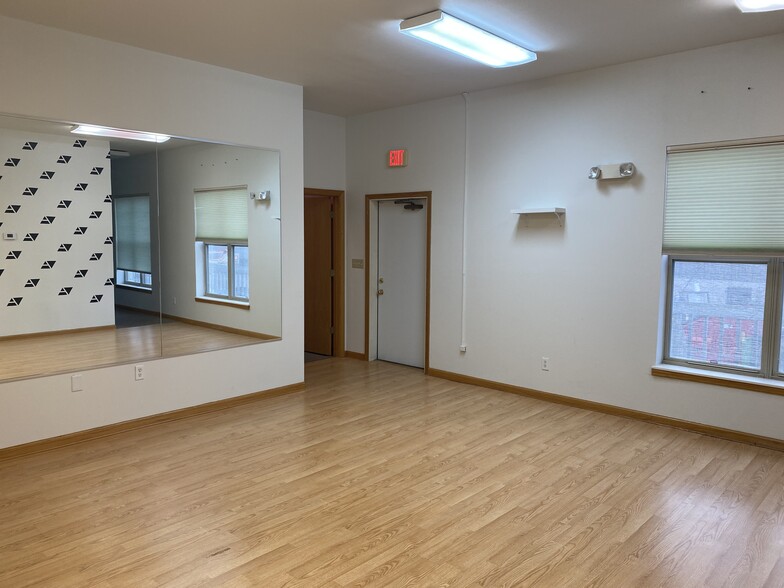More Photos Of 513-515 W Main St, Sun Prairie Office For Sale