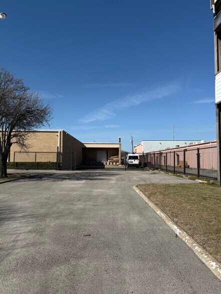 More Photos Of 3910 W Camp Wisdom Rd, Dallas Storefront For Sale