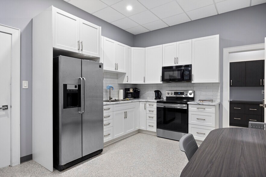 More Photos Of 333 Holden Av, Windsor Distribution For Sale