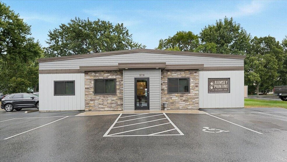 Primary Photo Of 826 N Sibley Ave, Litchfield Freestanding For Sale