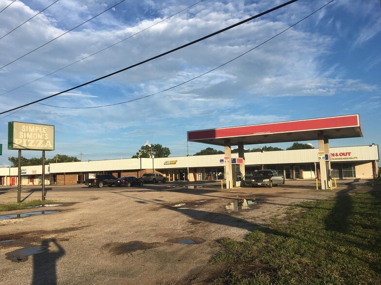 More Photos Of 1100 Main St, East Bernard Storefront For Lease