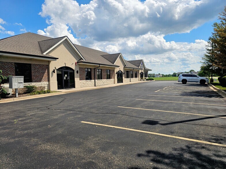 More Photos Of 16001-16009 Executive Dr, Crest Hill Office For Lease