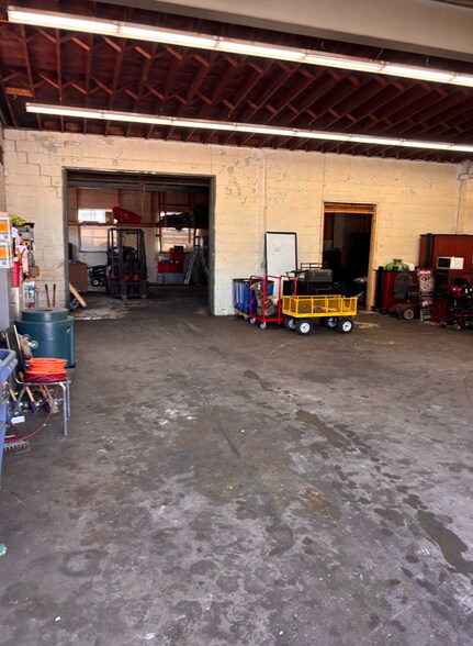 More Photos Of 535 E Dixie Dr, Dayton Warehouse For Lease