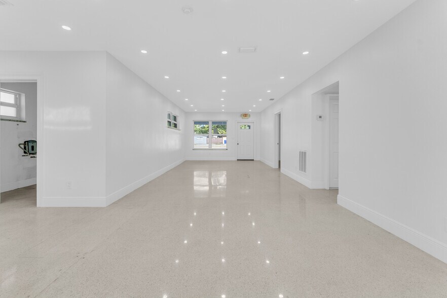 More Photos Of 5820 Sheridan St, Hollywood Office For Lease