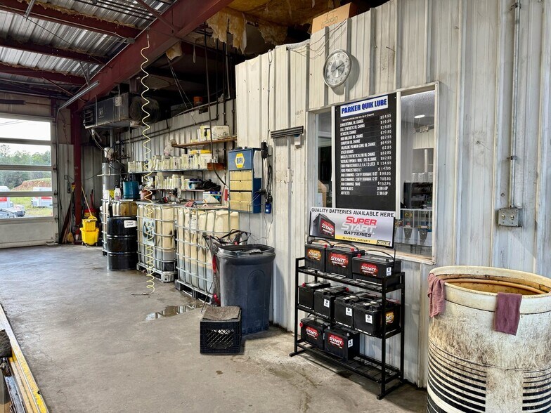 Primary Photo Of 38 Main St, Benton Auto Repair For Sale