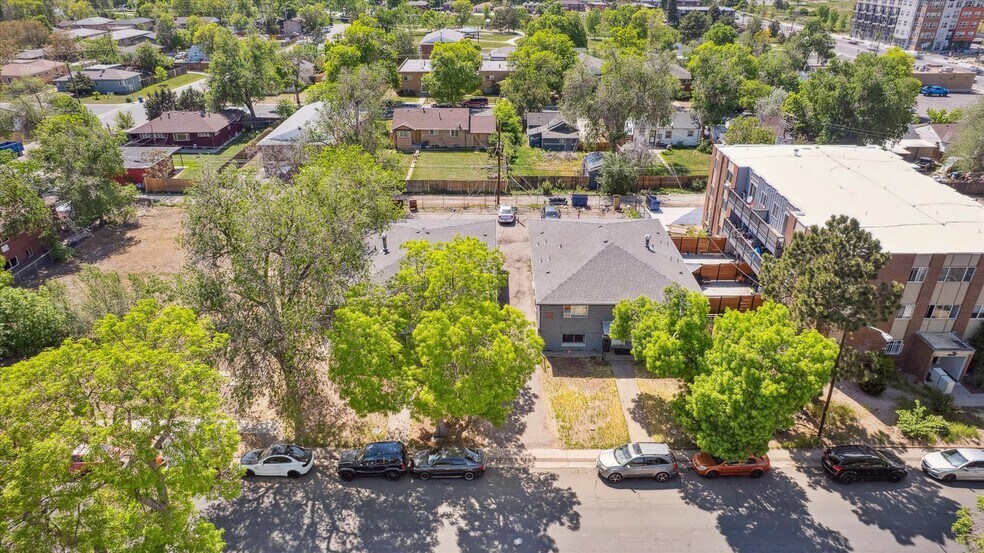 Primary Photo Of 1923 Dallas St, Aurora Apartments For Sale